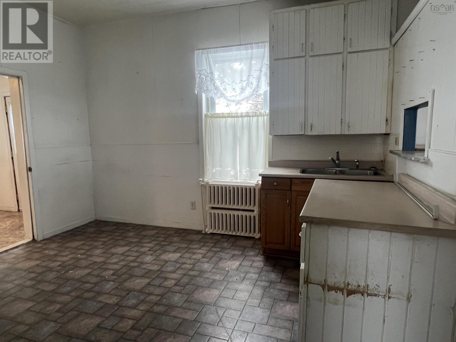 Property 10 of 30 of 376 Washington Street