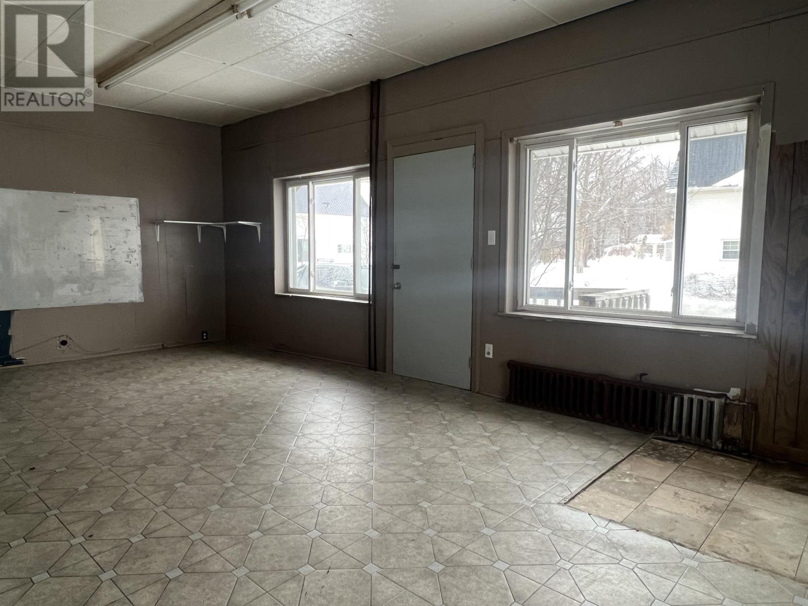 Property 15 of 30 of 376 Washington Street