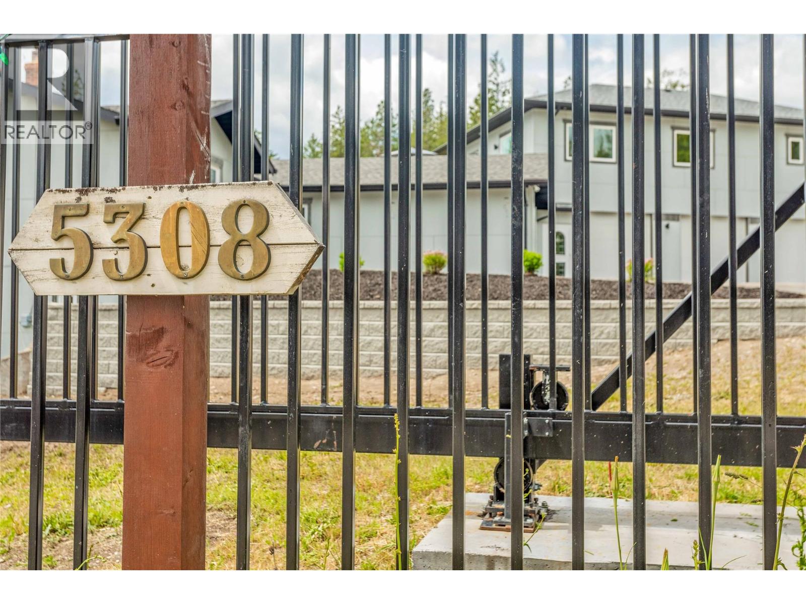 5308 Law Street, Peachland