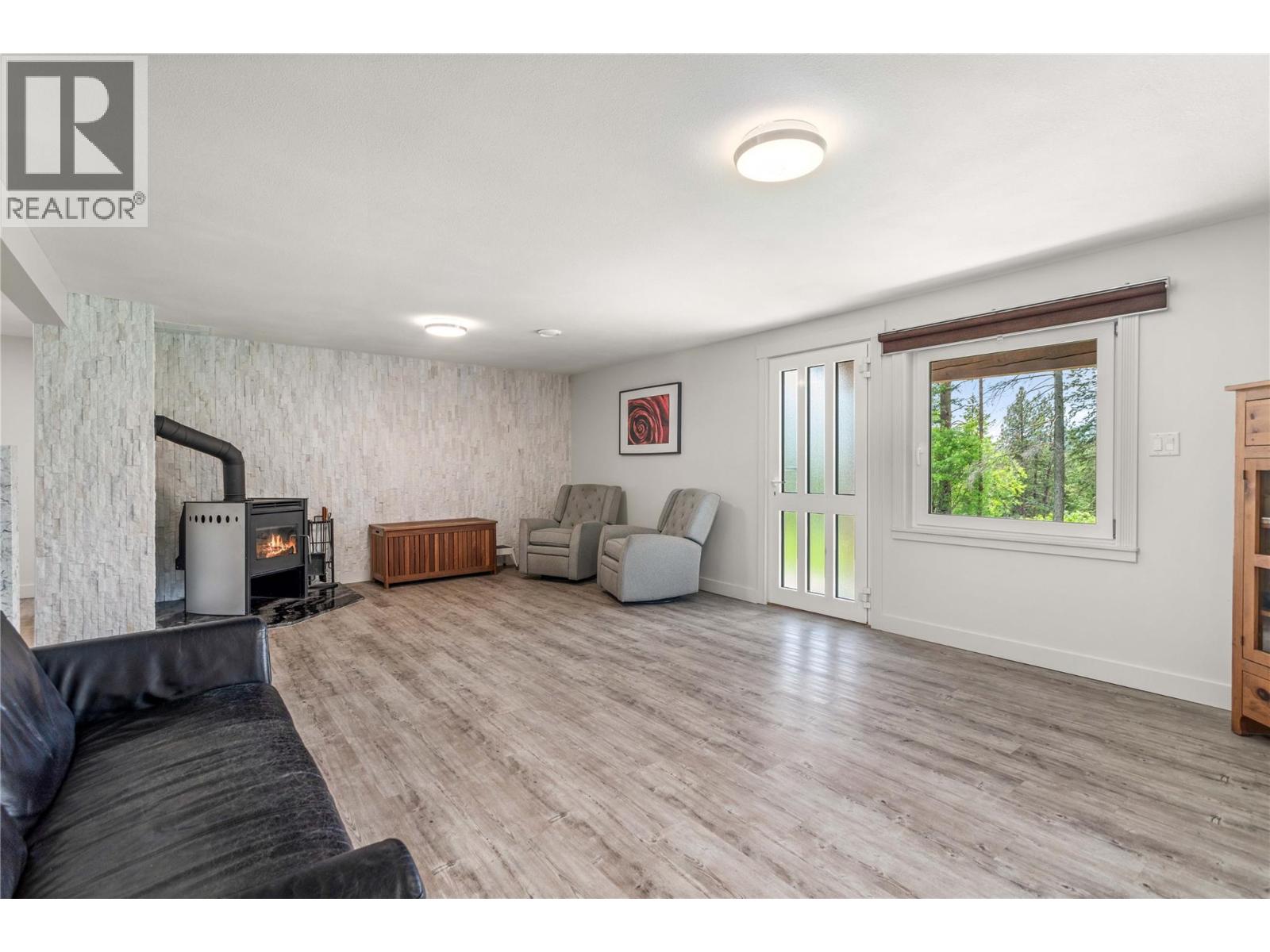 5308 Law Street, Peachland