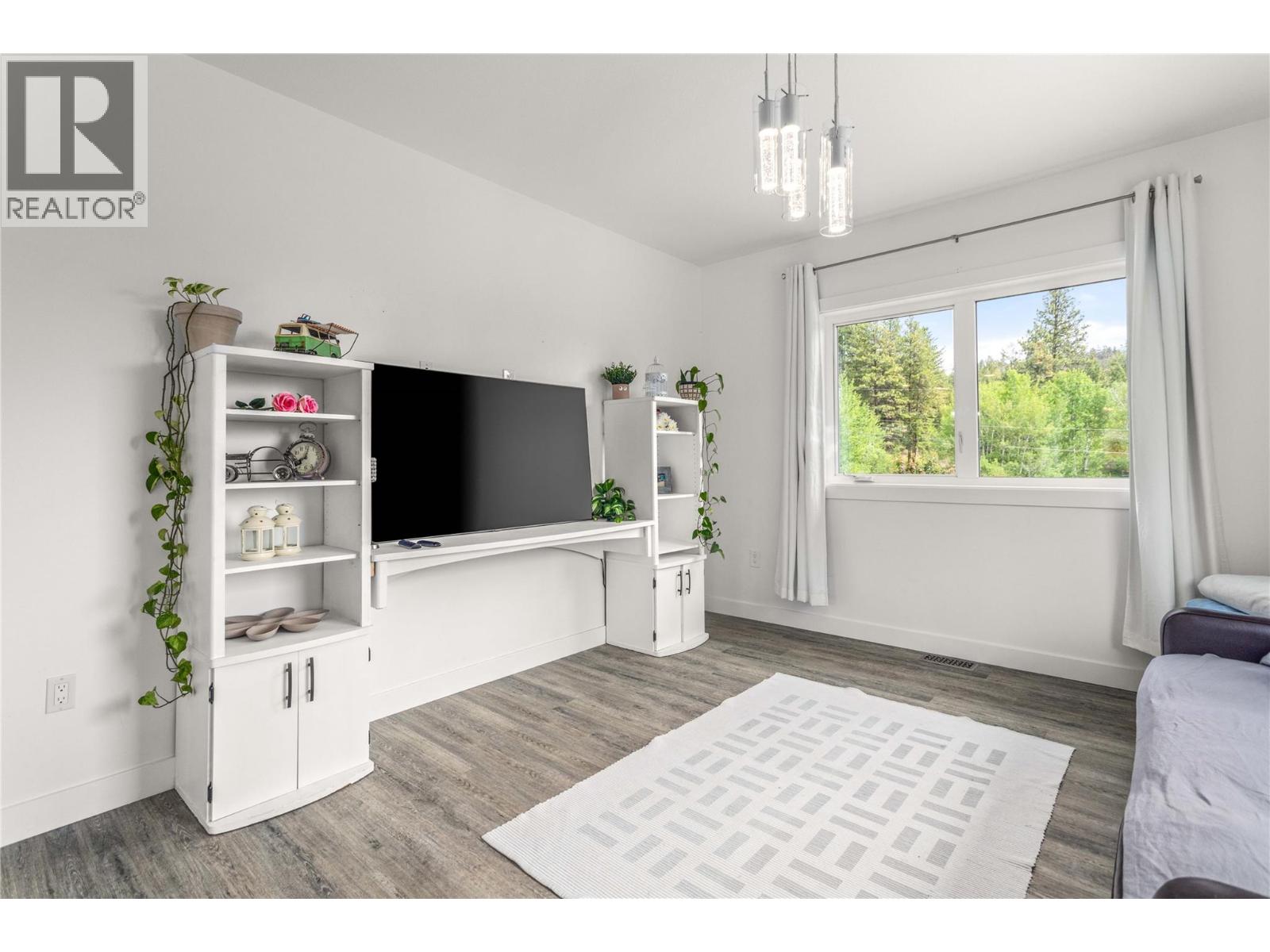 5308 Law Street, Peachland