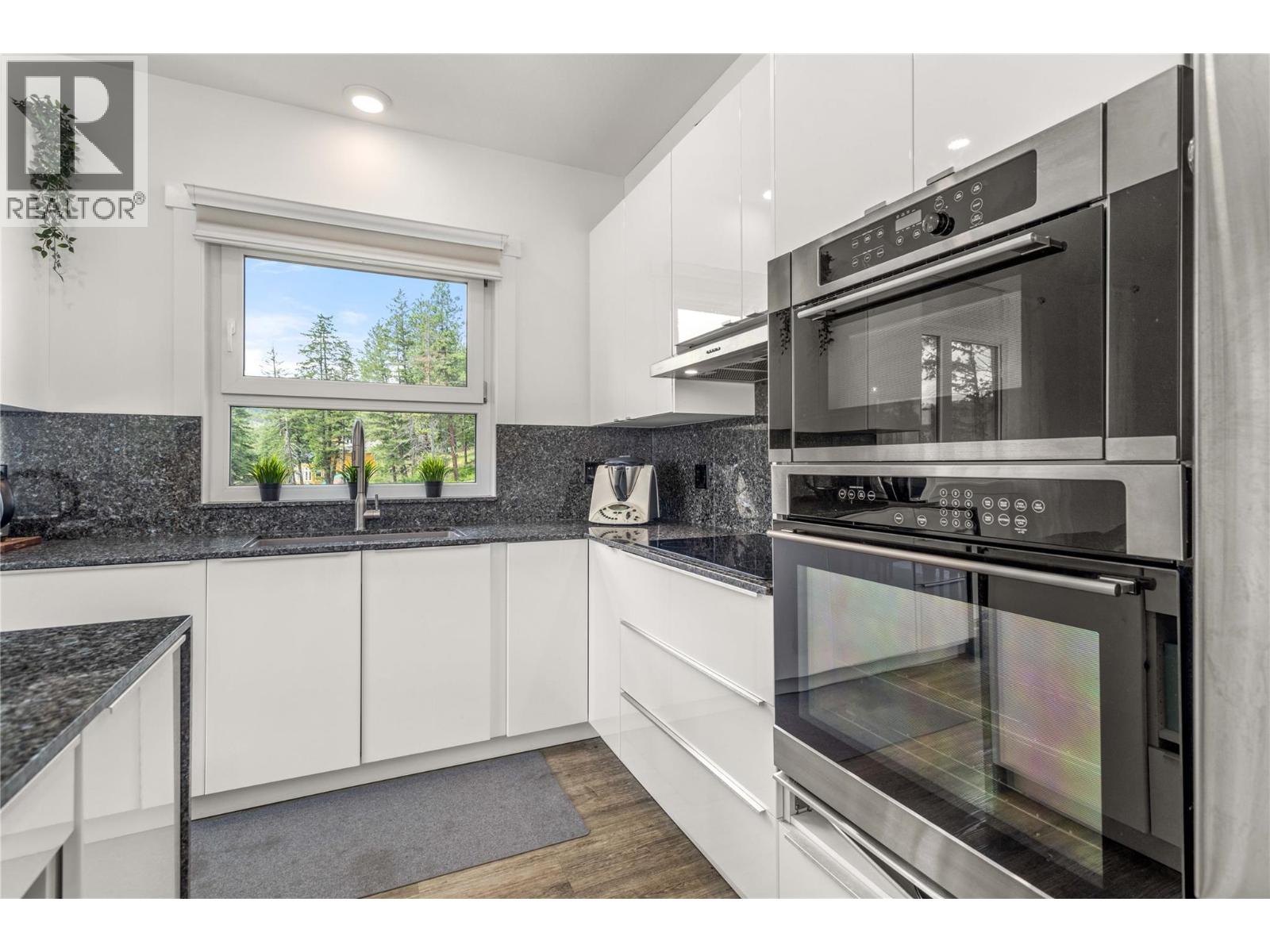5308 Law Street, Peachland