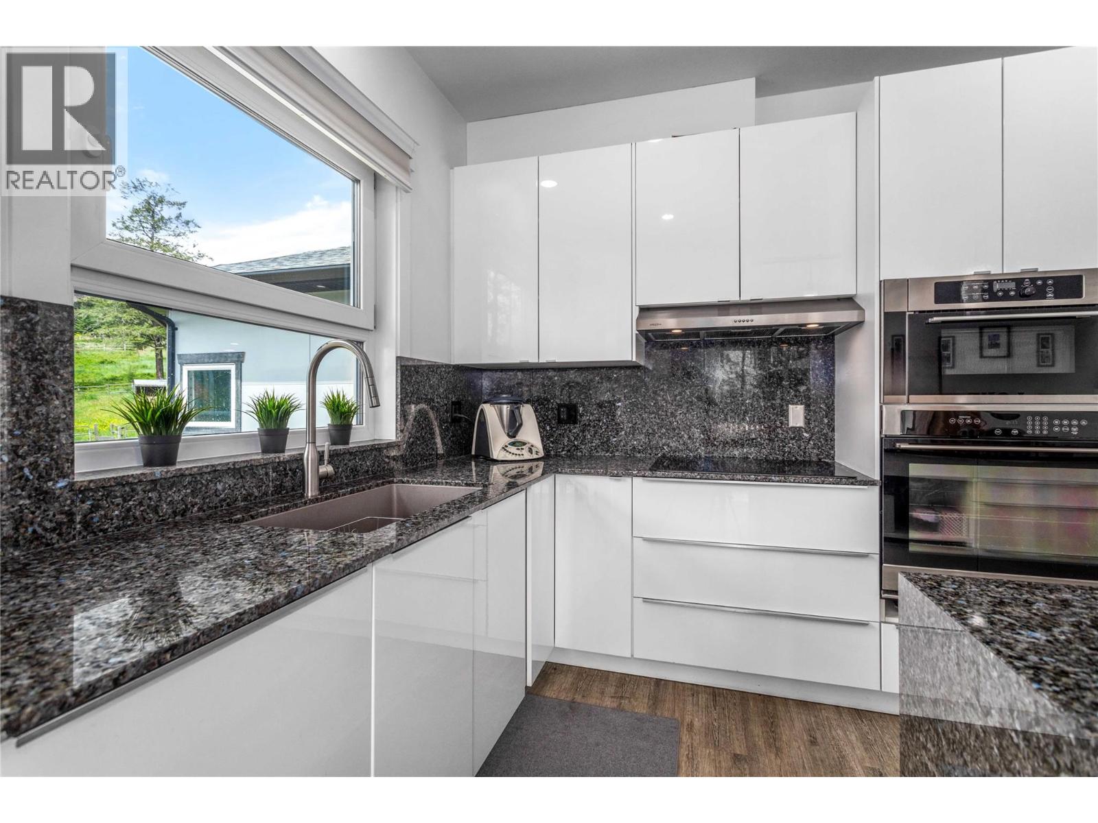 5308 Law Street, Peachland
