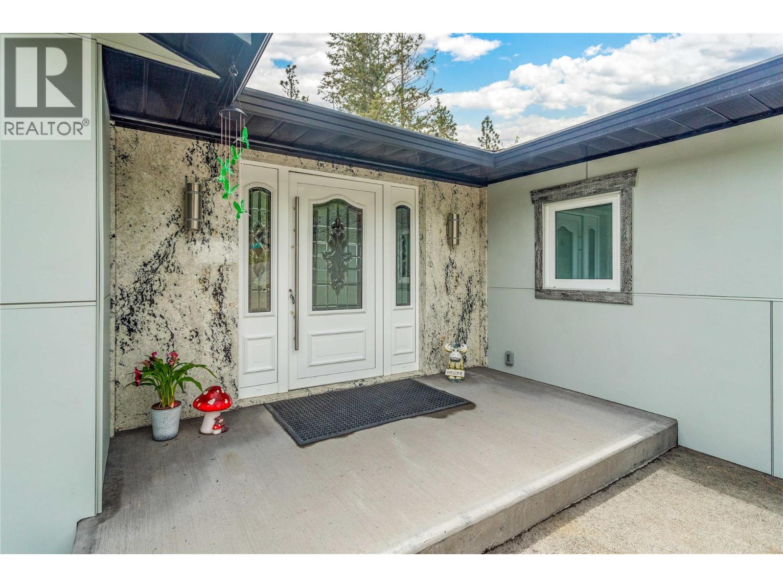 5308 Law Street, Peachland