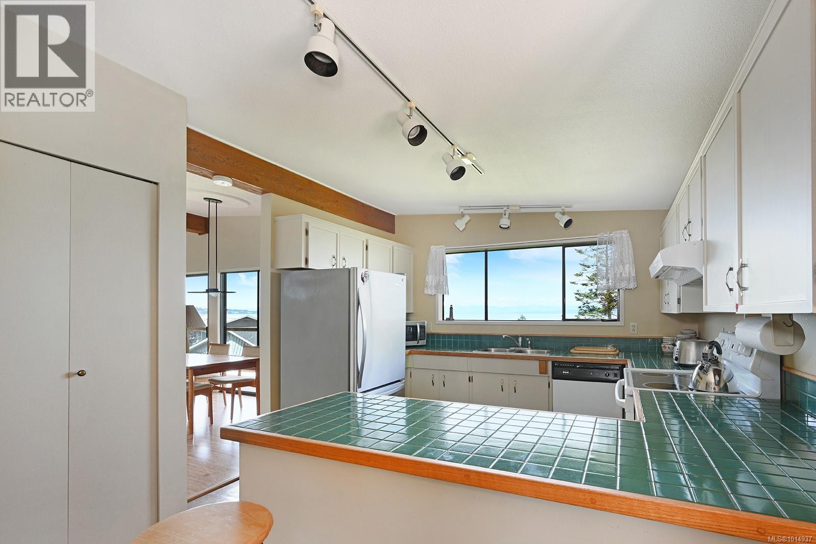 4842 Kilmarnock Dr, Courtenay