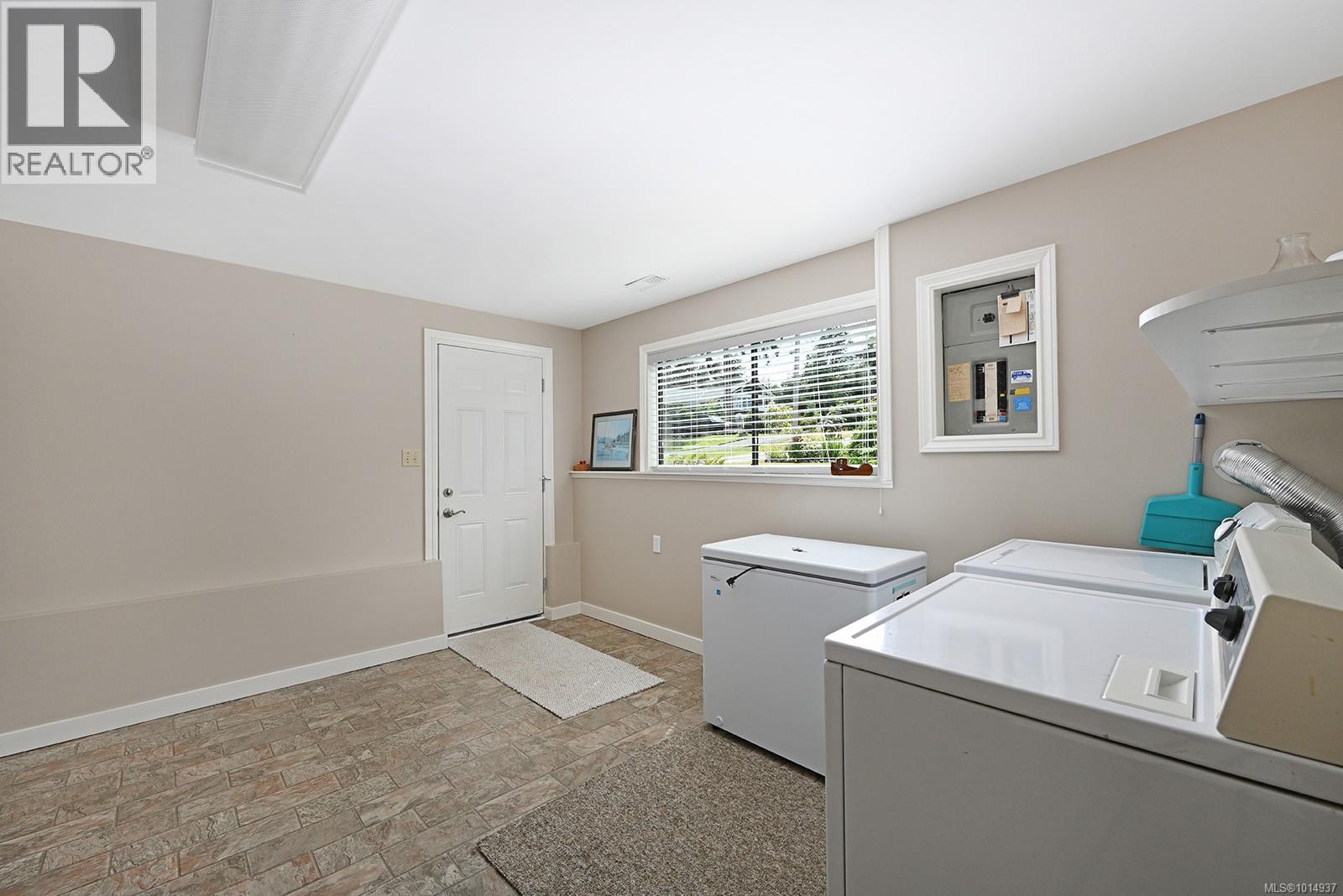 4842 Kilmarnock Dr, Courtenay
