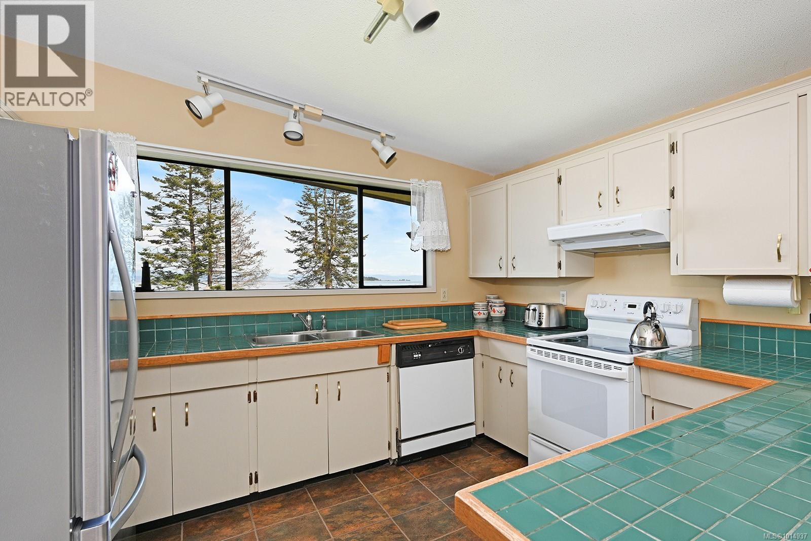 4842 Kilmarnock Dr, Courtenay