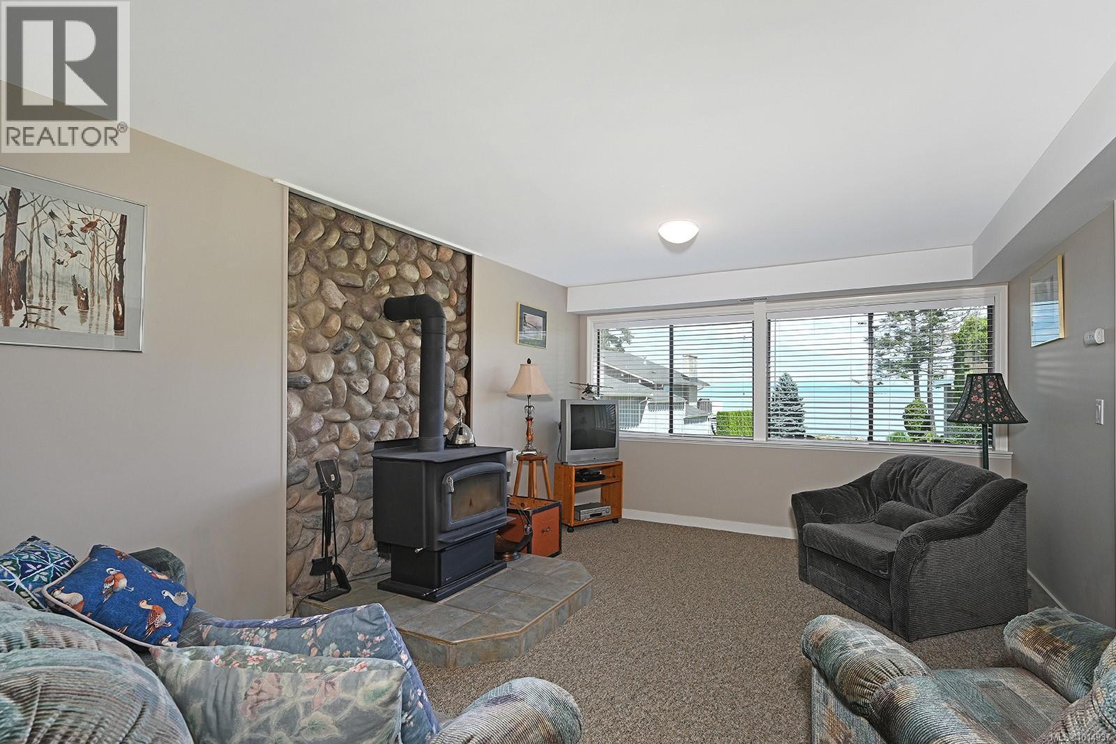 4842 Kilmarnock Dr, Courtenay