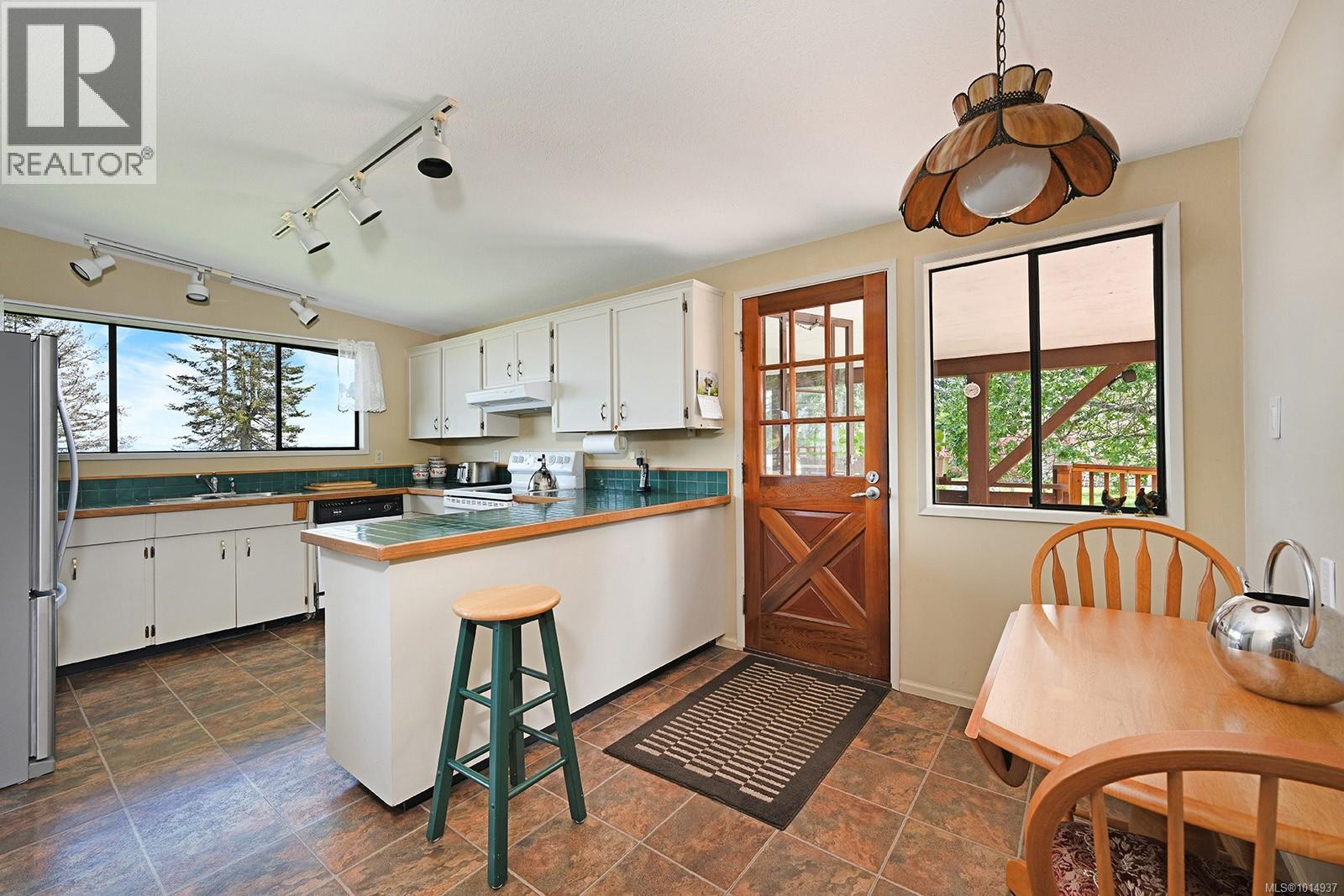 4842 Kilmarnock Dr, Courtenay