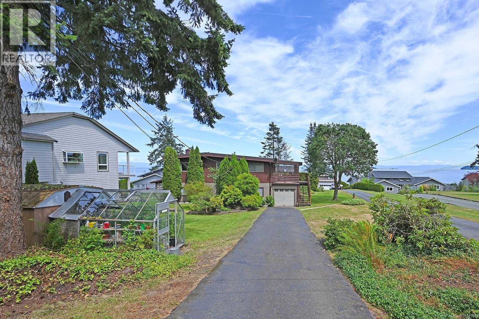 4842 Kilmarnock Dr, Courtenay