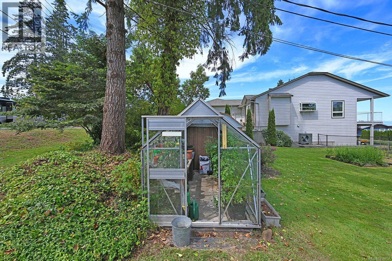 4842 Kilmarnock Dr, Courtenay