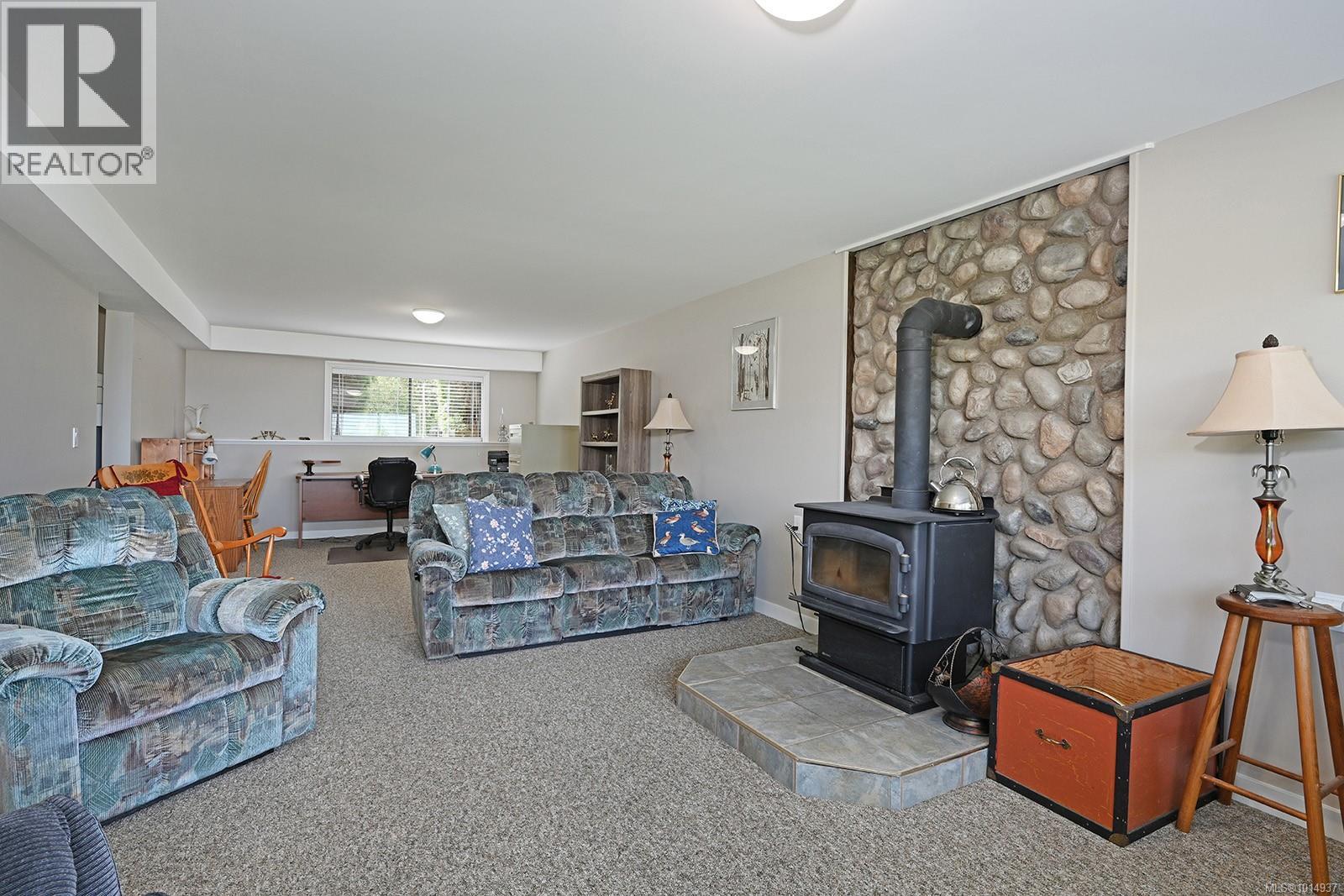 4842 Kilmarnock Dr, Courtenay