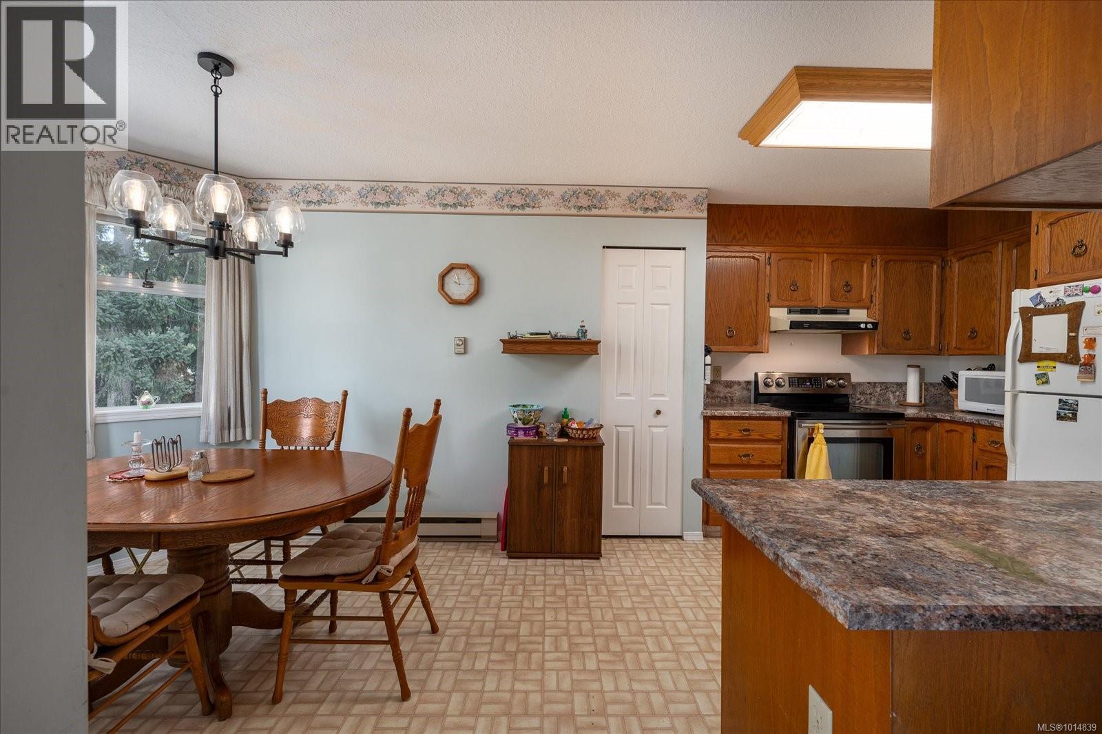 629 Dogwood Rd, Qualicum Beach
