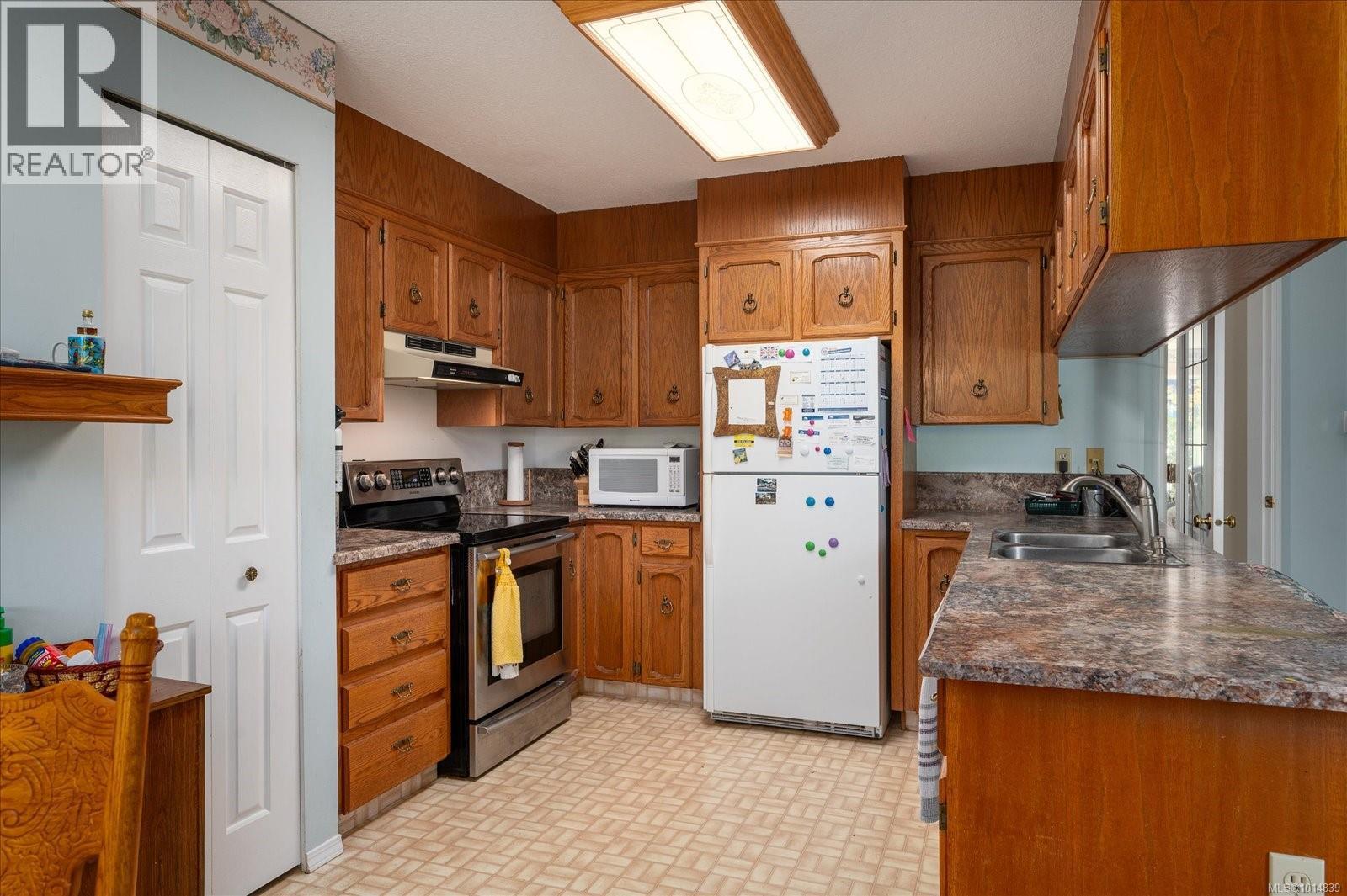 629 Dogwood Rd, Qualicum Beach