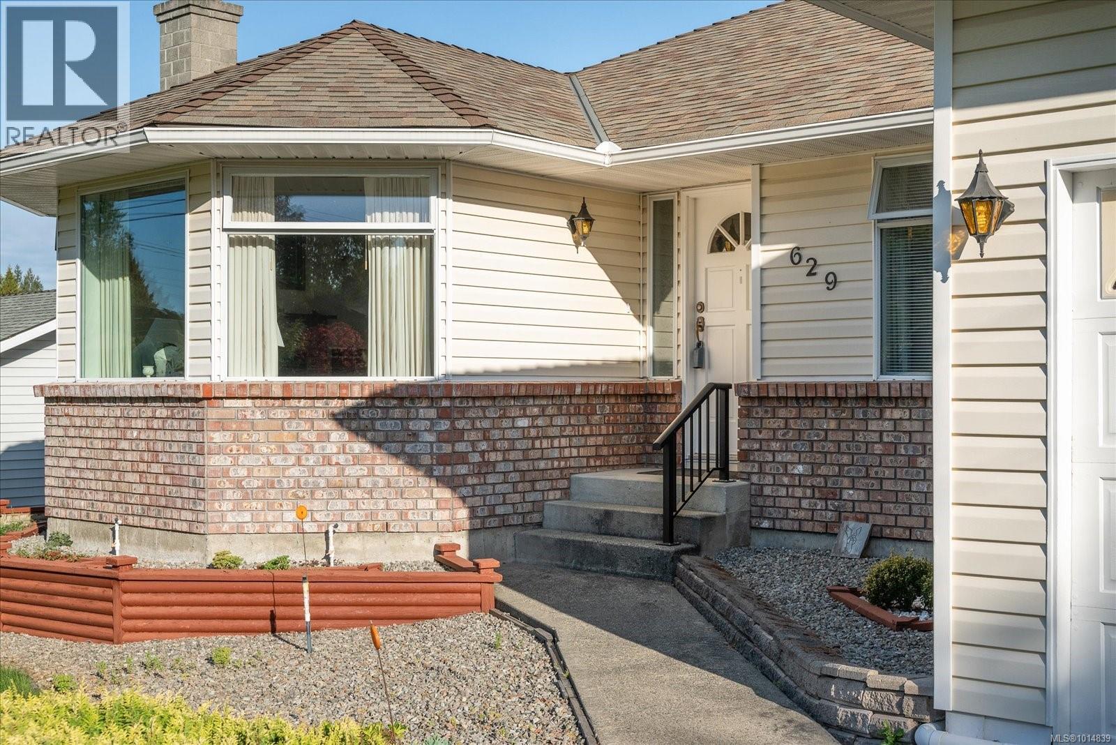 629 Dogwood Rd, Qualicum Beach