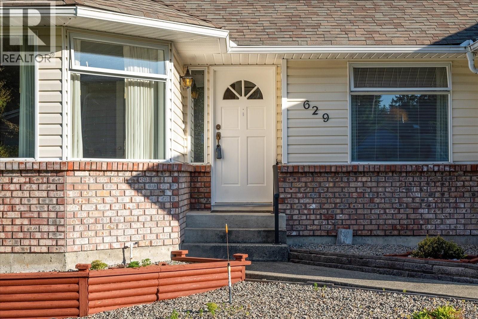 629 Dogwood Rd, Qualicum Beach