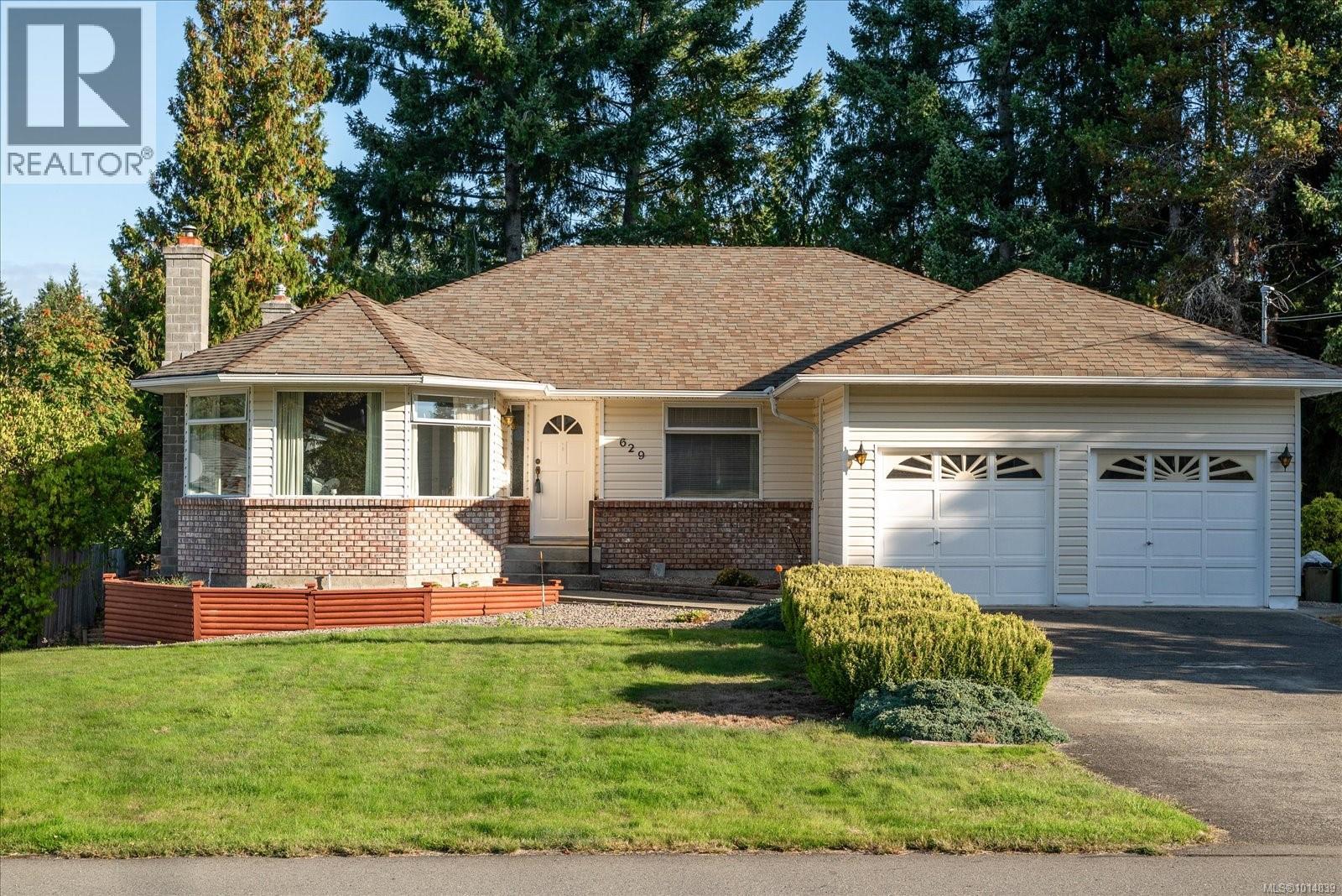 629 Dogwood Rd, Qualicum Beach
