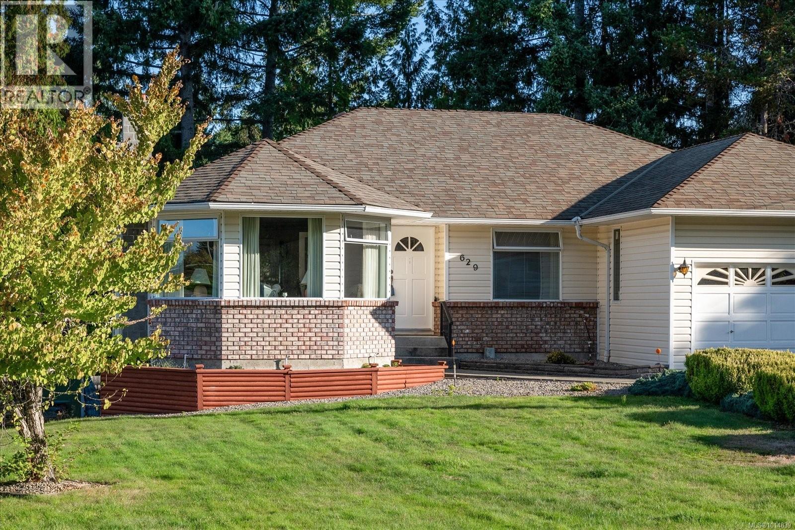 629 Dogwood Rd, Qualicum Beach