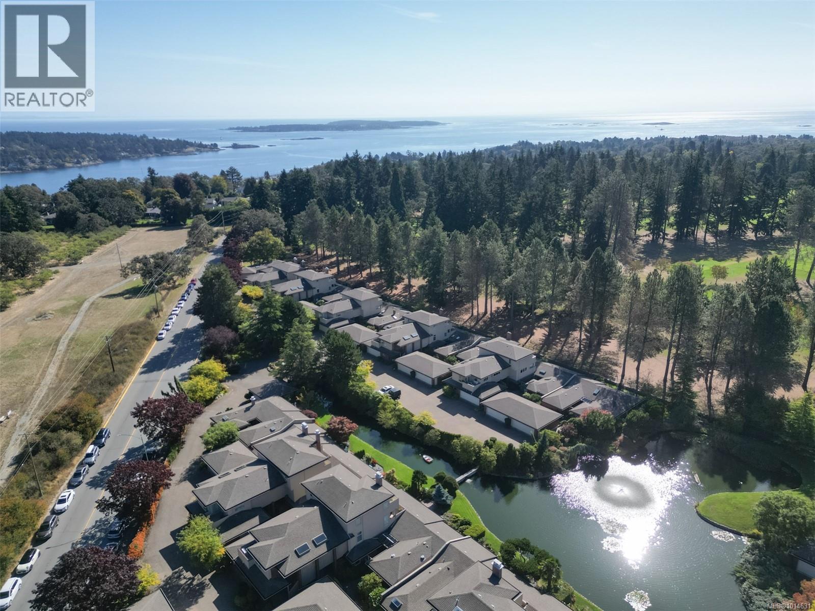 110 2345 Cedar Hill Cross Rd, Oak Bay