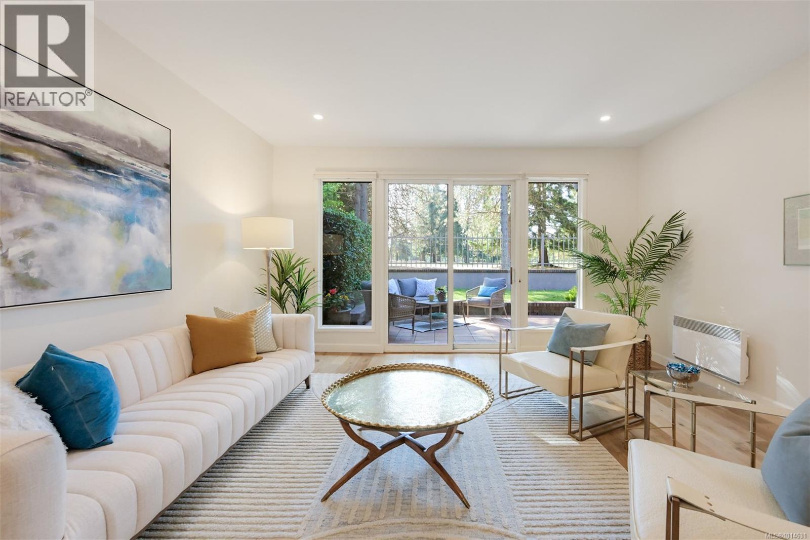 110 2345 Cedar Hill Cross Rd, Oak Bay