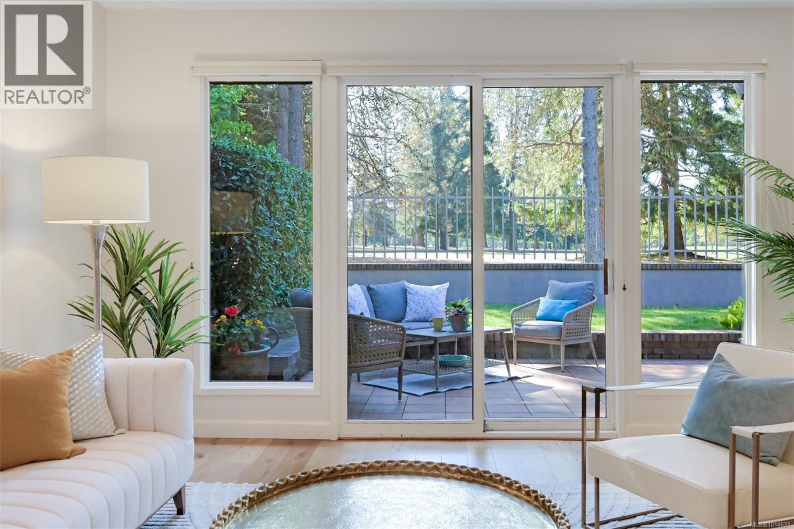 110 2345 Cedar Hill Cross Rd, Oak Bay