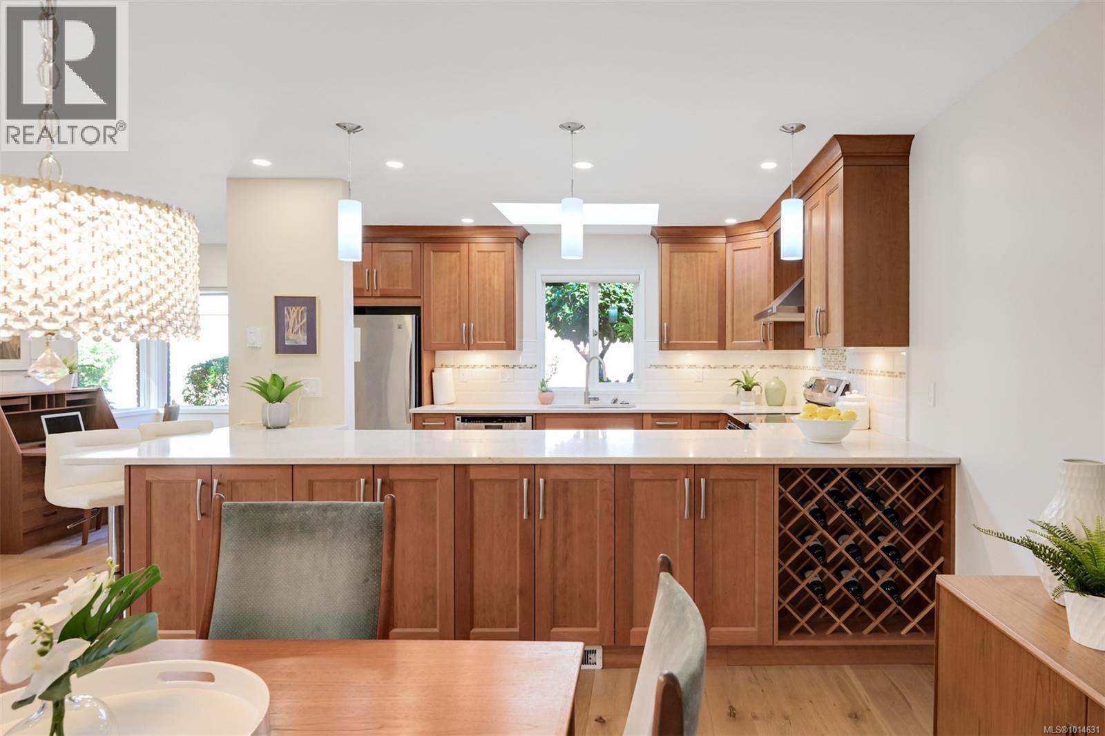 110 2345 Cedar Hill Cross Rd, Oak Bay