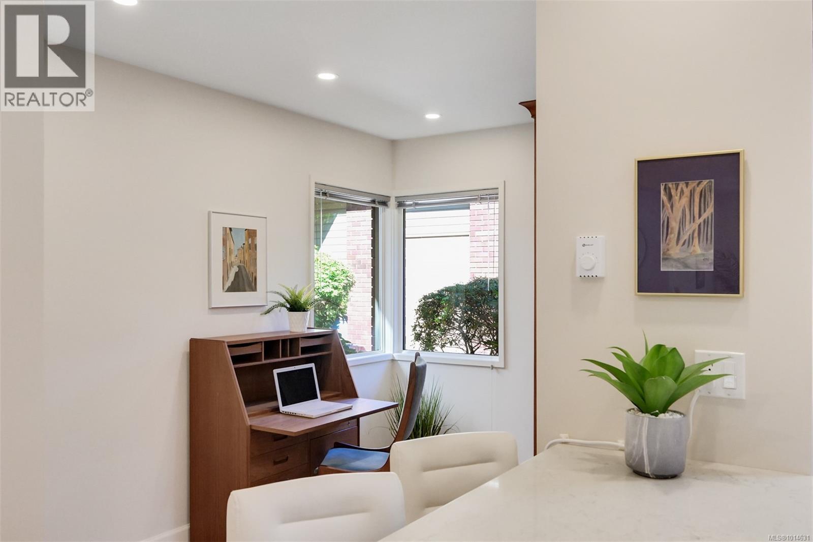 110 2345 Cedar Hill Cross Rd, Oak Bay
