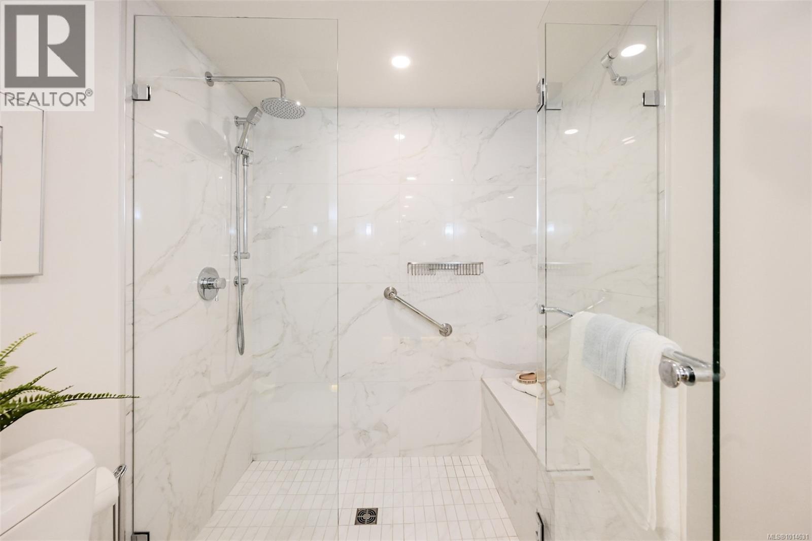 110 2345 Cedar Hill Cross Rd, Oak Bay
