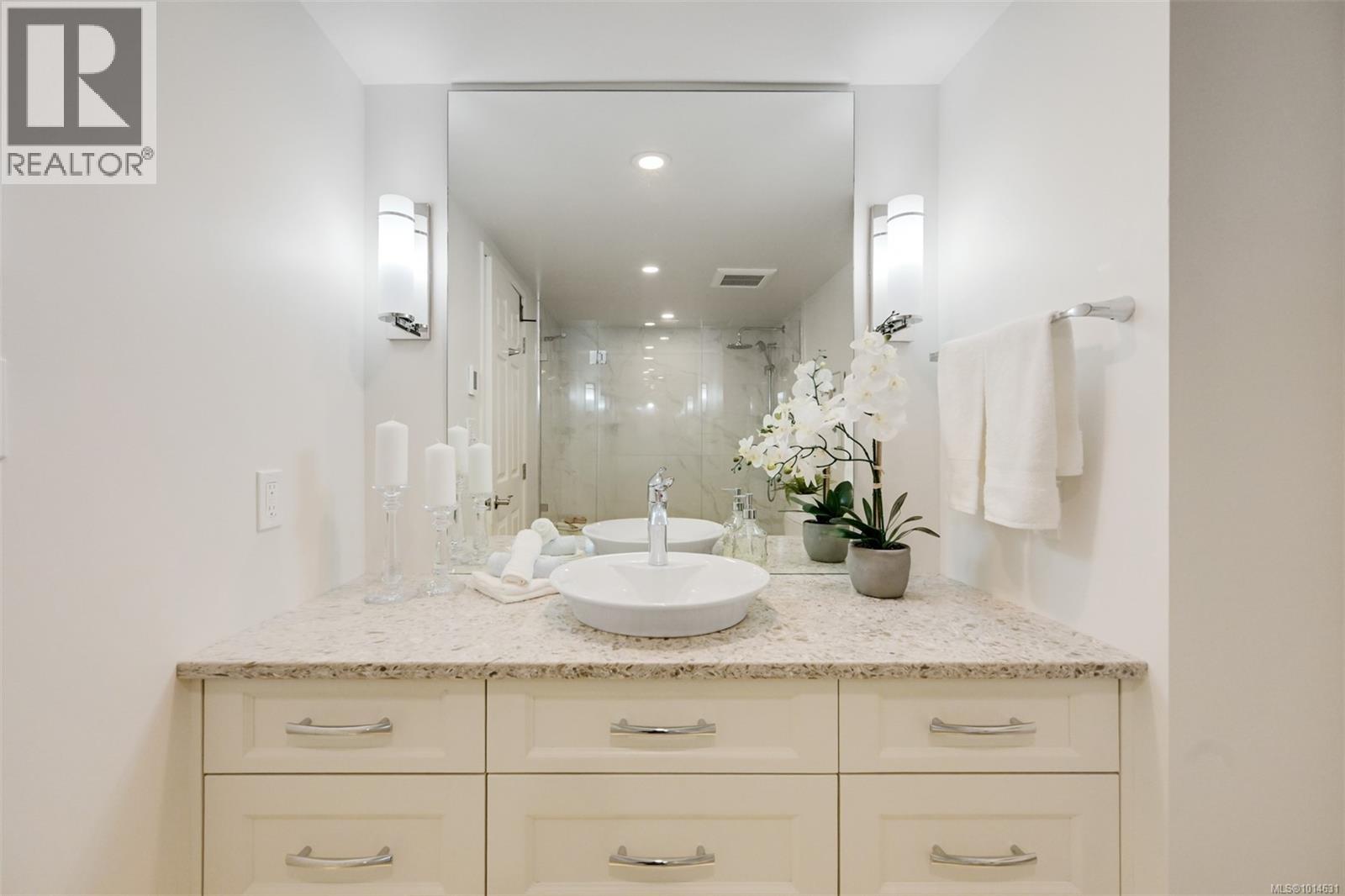 110 2345 Cedar Hill Cross Rd, Oak Bay
