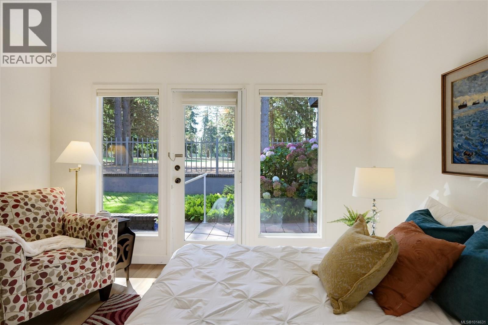 110 2345 Cedar Hill Cross Rd, Oak Bay
