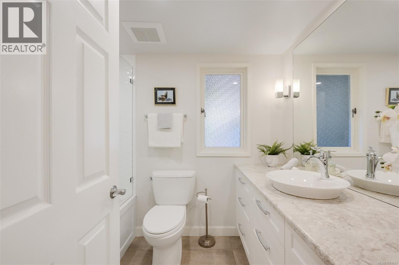 110 2345 Cedar Hill Cross Rd, Oak Bay