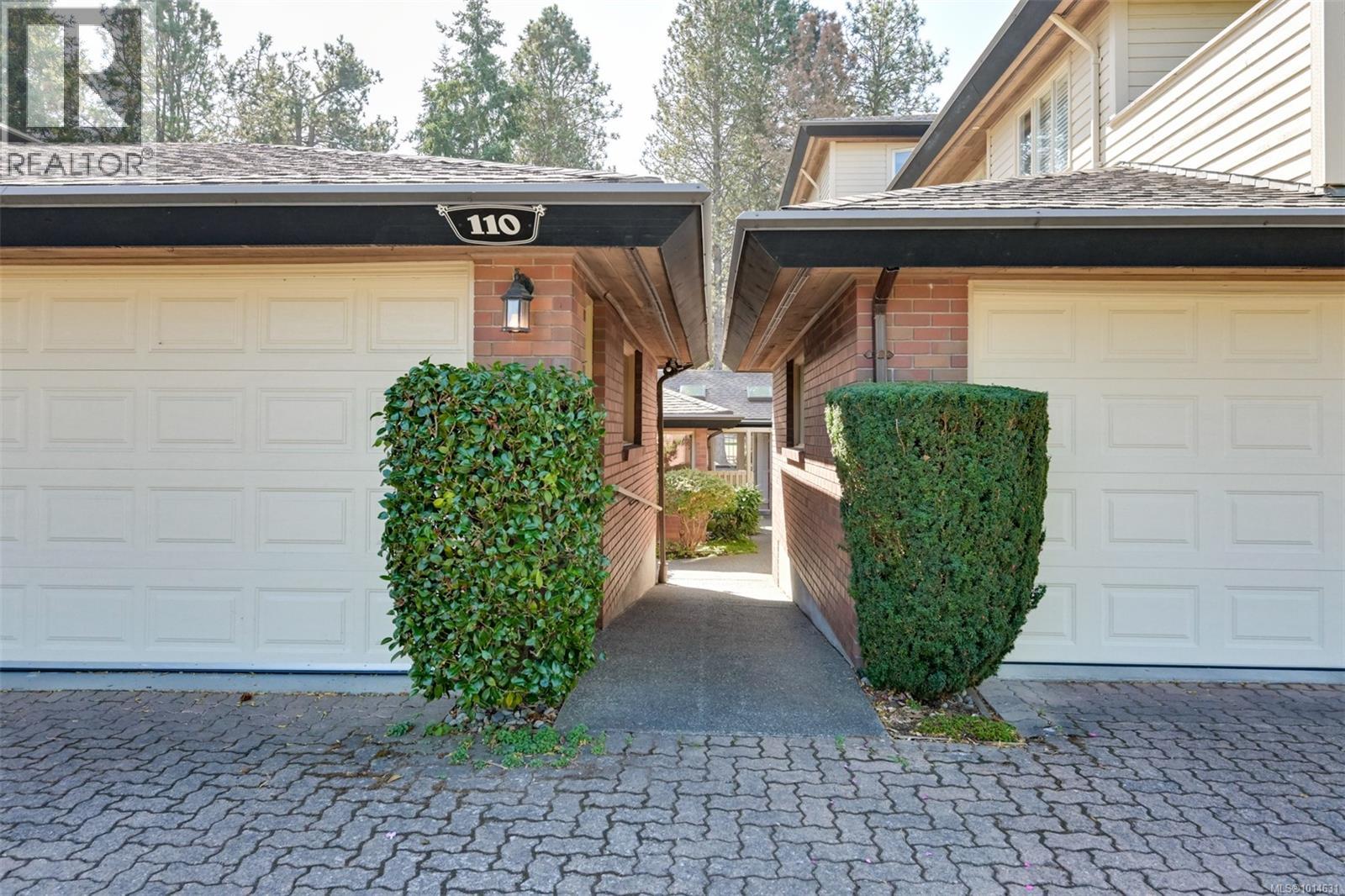 110 2345 Cedar Hill Cross Rd, Oak Bay