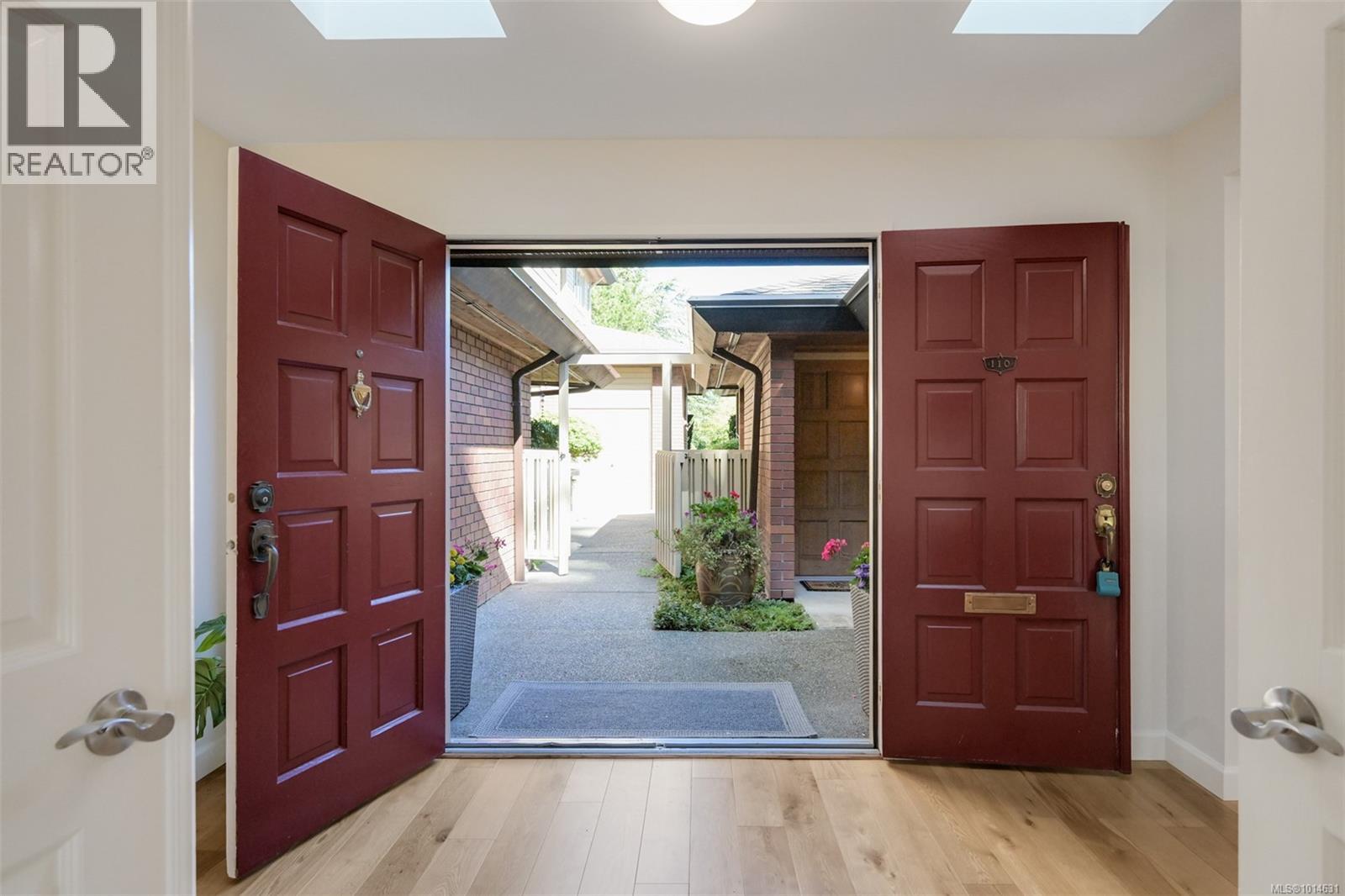 110 2345 Cedar Hill Cross Rd, Oak Bay