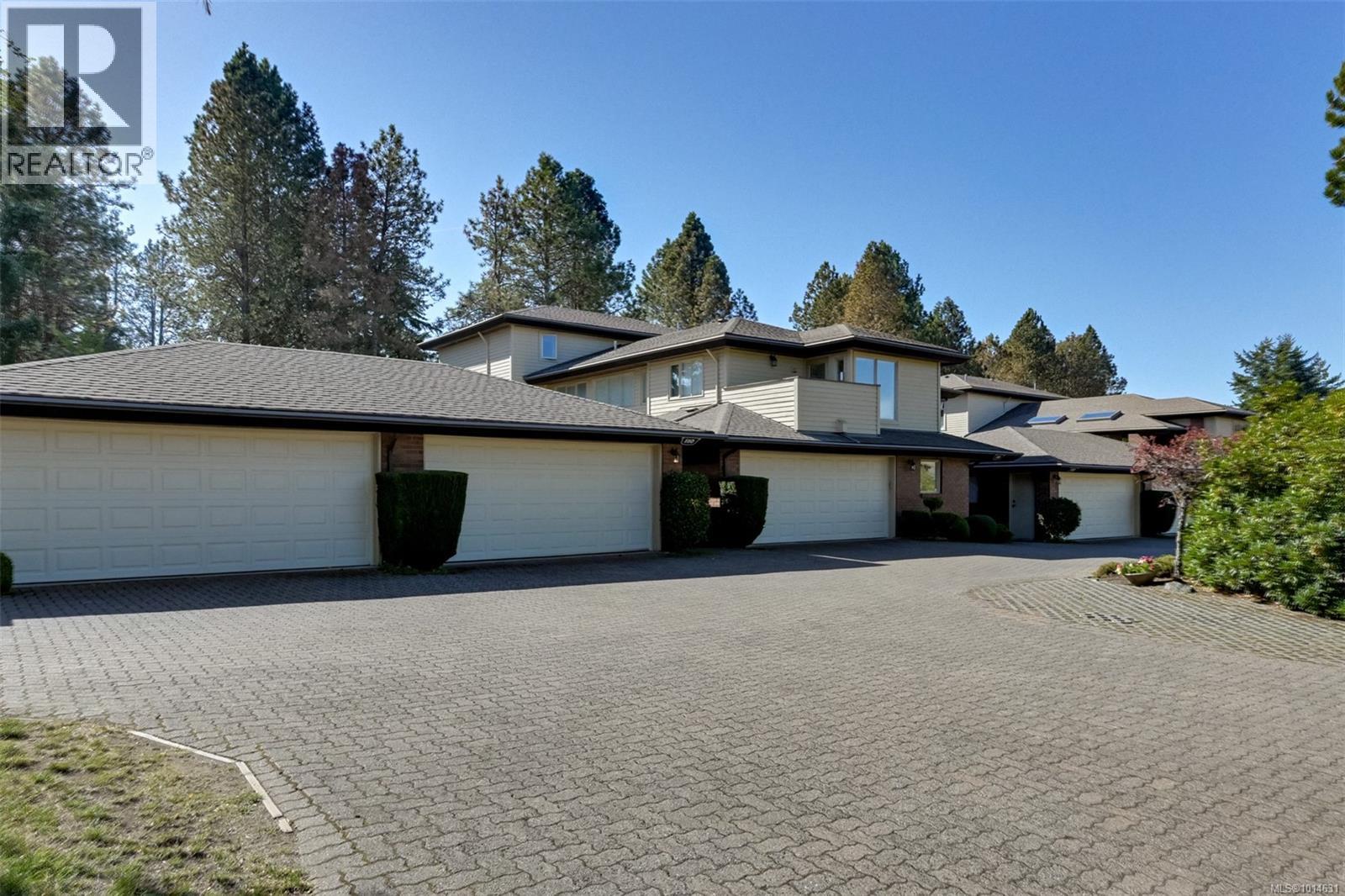 110 2345 Cedar Hill Cross Rd, Oak Bay