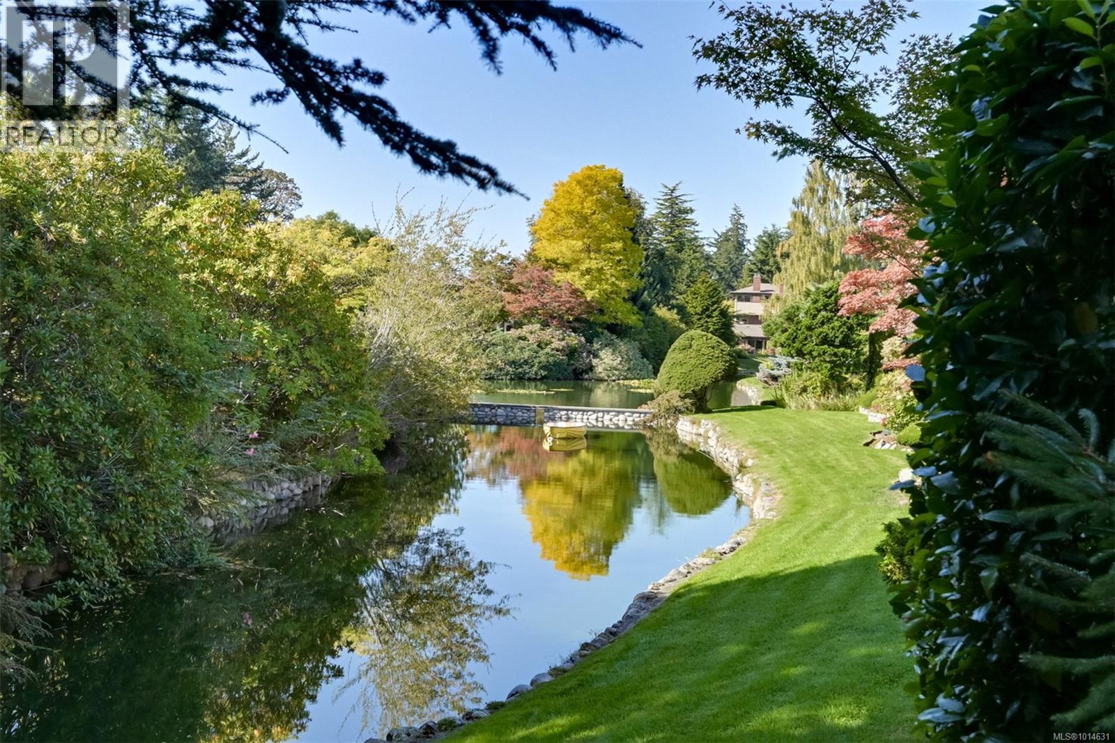 110 2345 Cedar Hill Cross Rd, Oak Bay