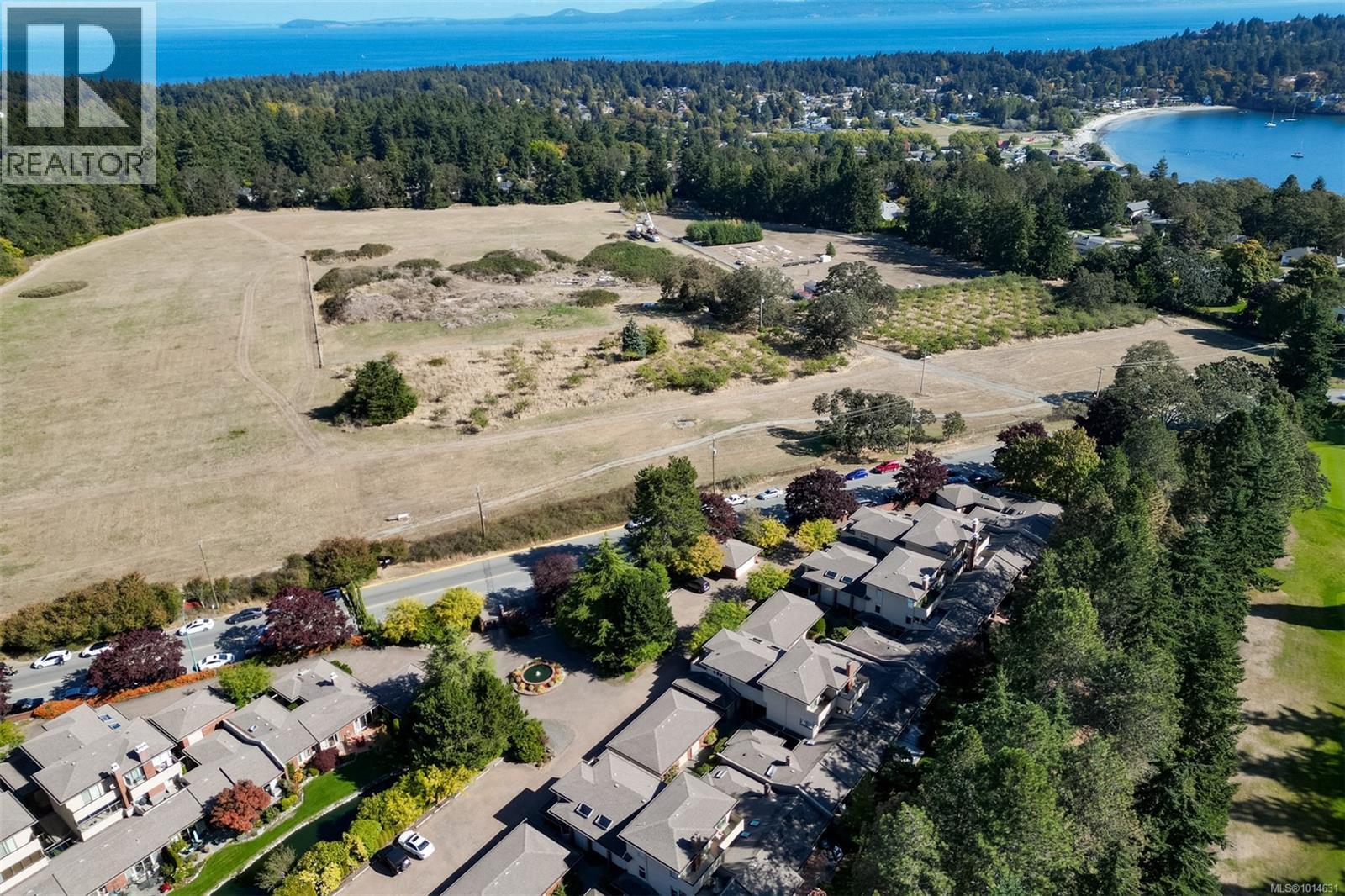 110 2345 Cedar Hill Cross Rd, Oak Bay