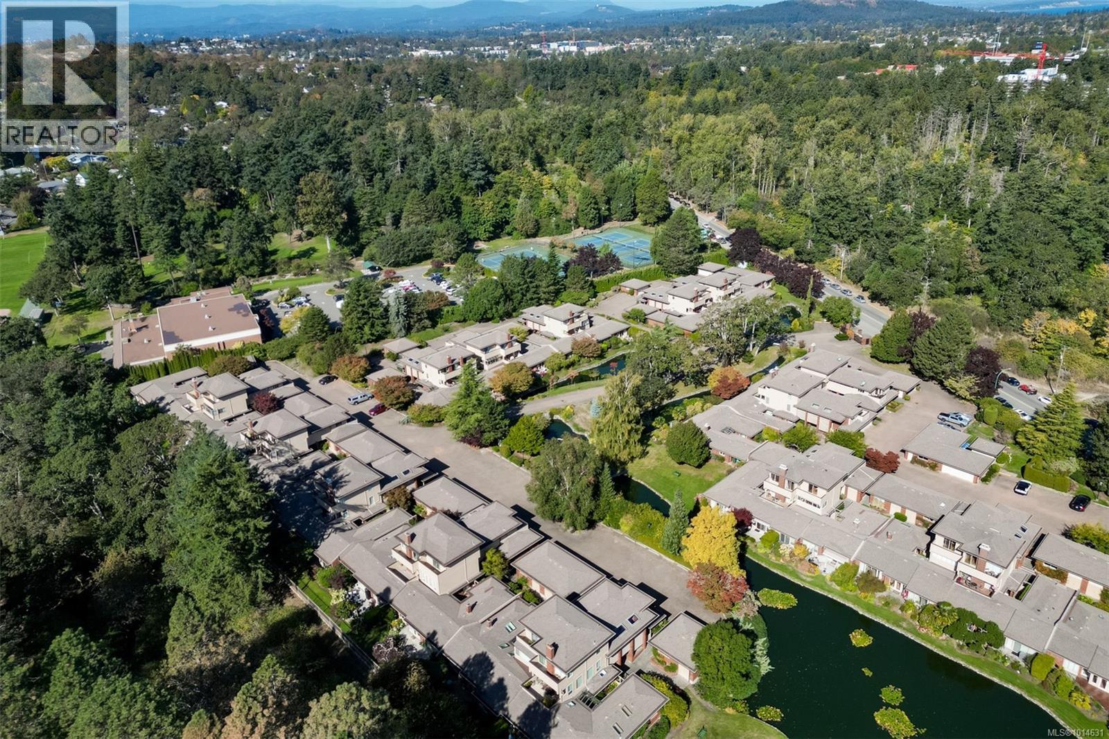 110 2345 Cedar Hill Cross Rd, Oak Bay