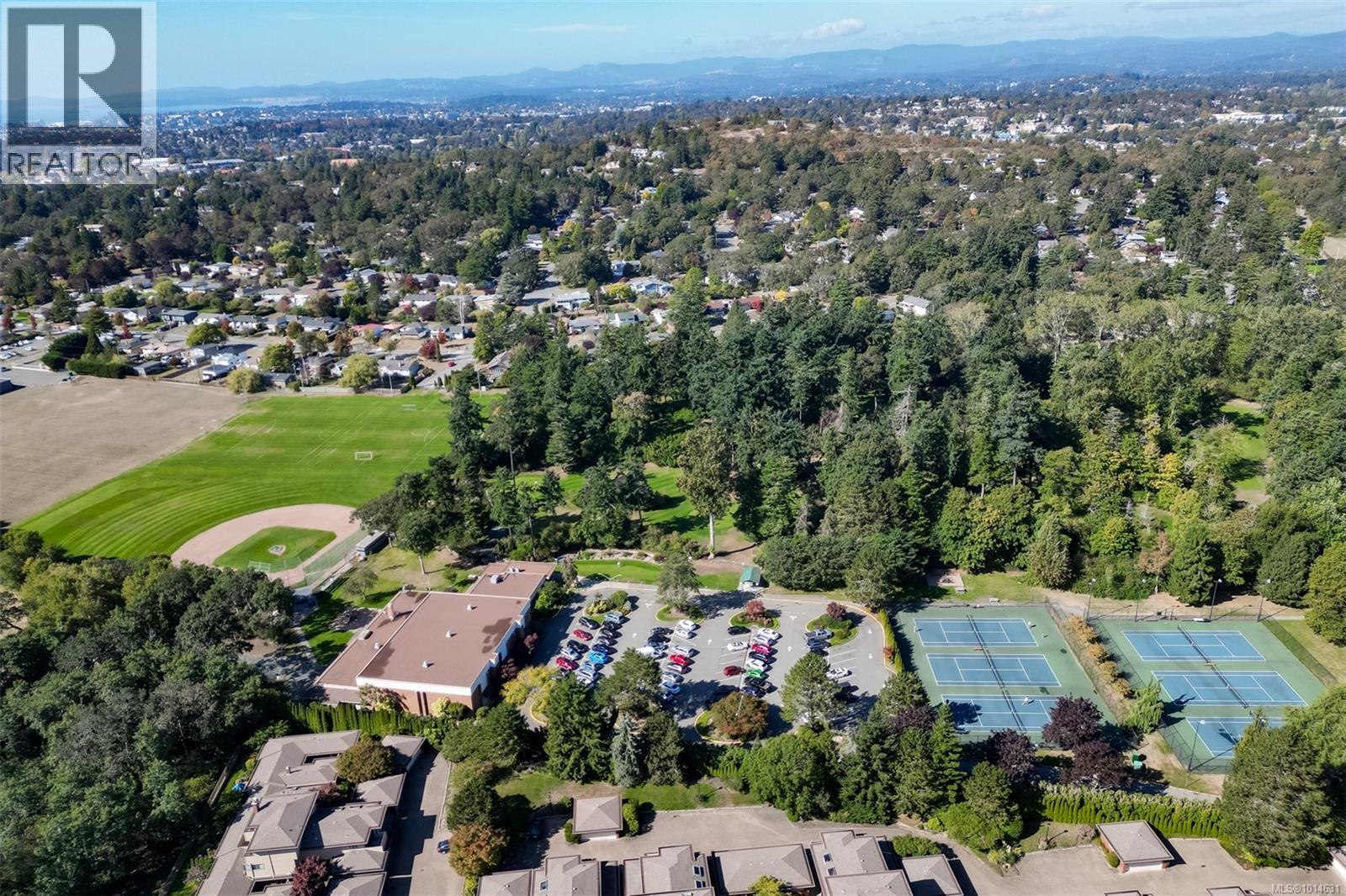 110 2345 Cedar Hill Cross Rd, Oak Bay