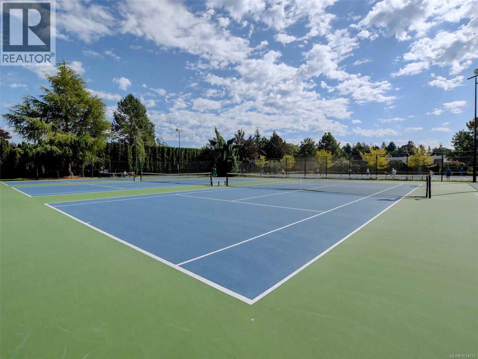 110 2345 Cedar Hill Cross Rd, Oak Bay