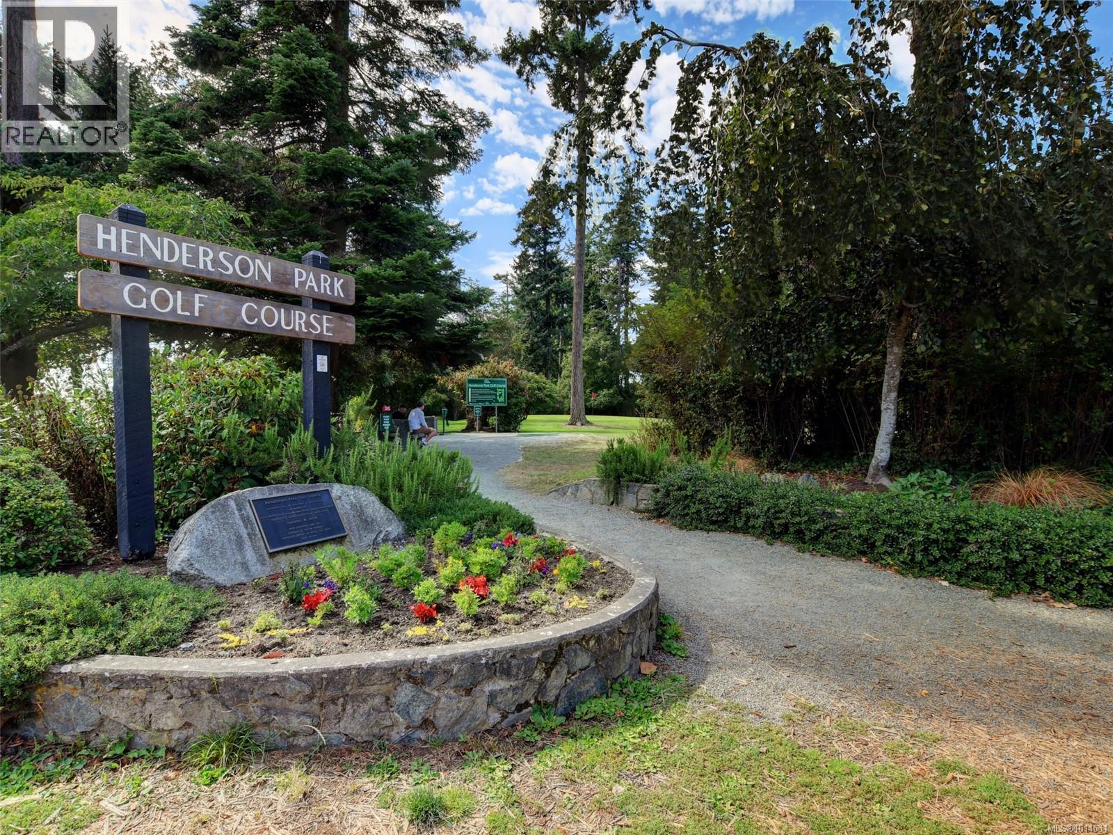 110 2345 Cedar Hill Cross Rd, Oak Bay