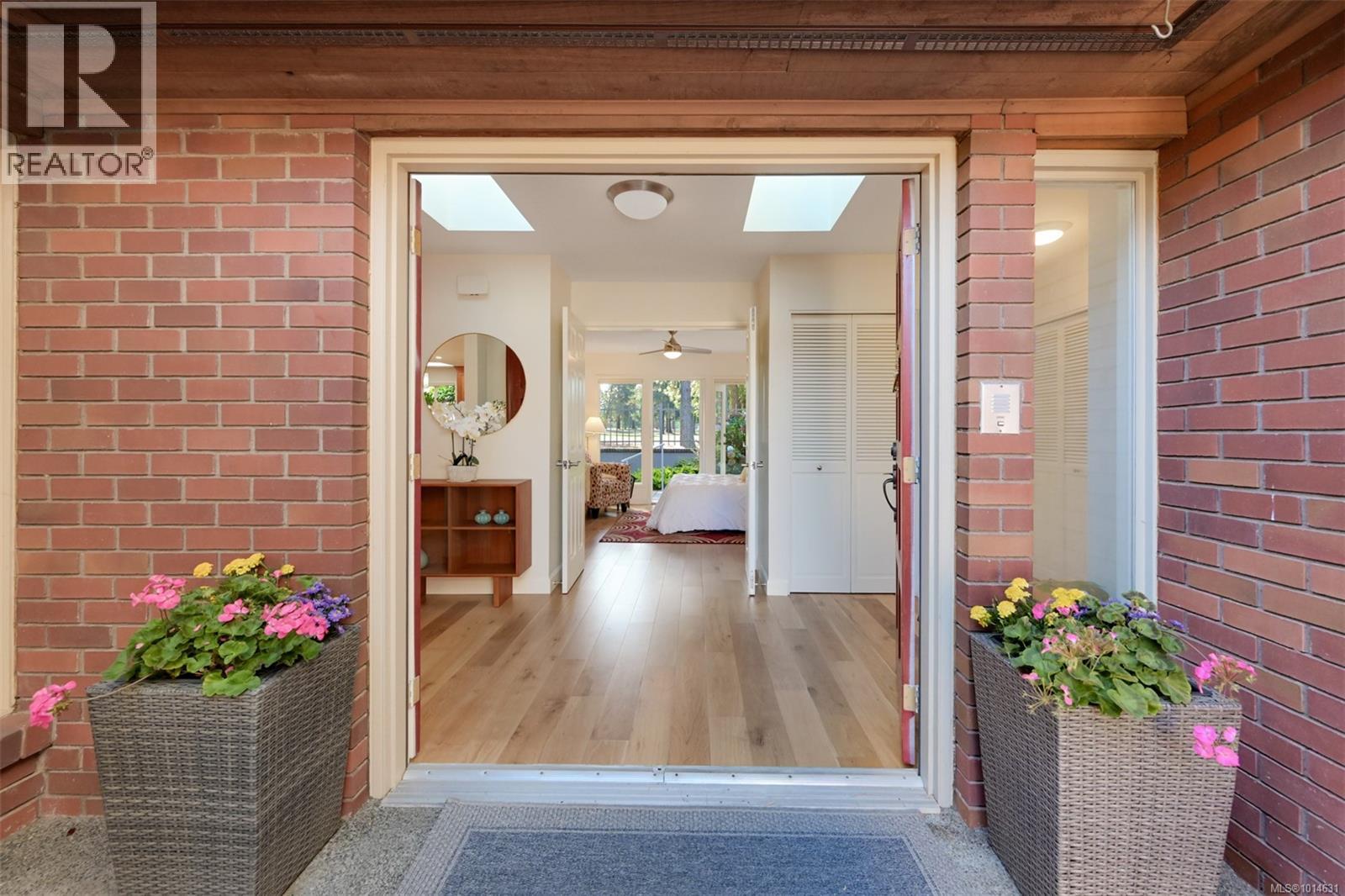110 2345 Cedar Hill Cross Rd, Oak Bay