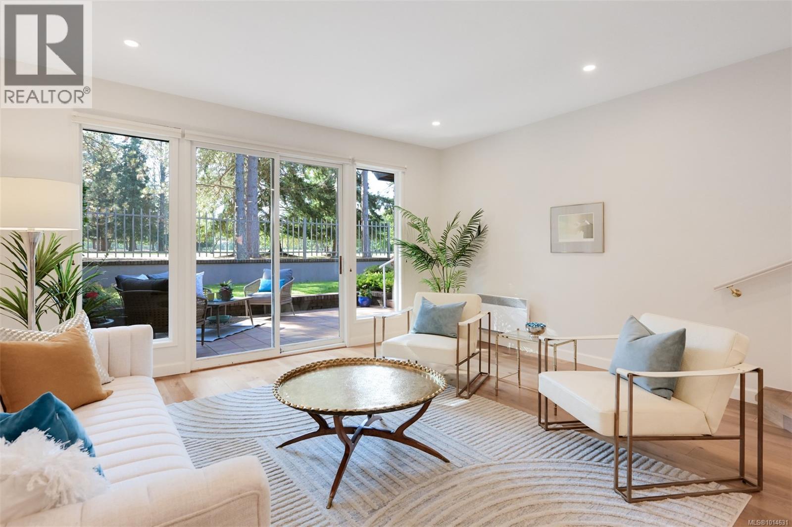 110 2345 Cedar Hill Cross Rd, Oak Bay