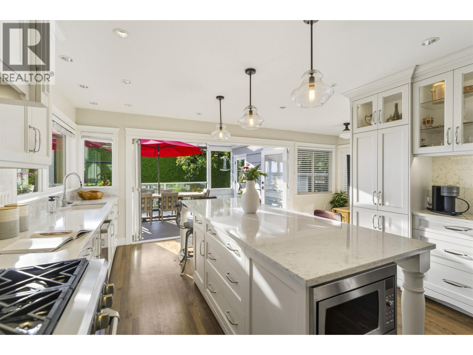 1631 22ND STREET, West Vancouver
