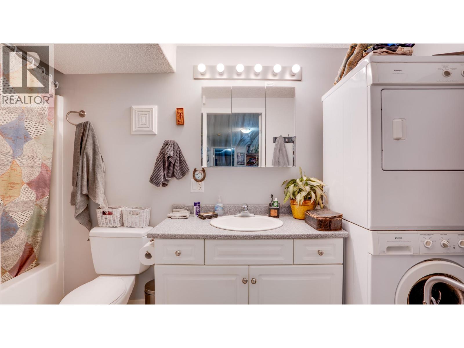 4767 Grandview Flats N Road, Armstrong