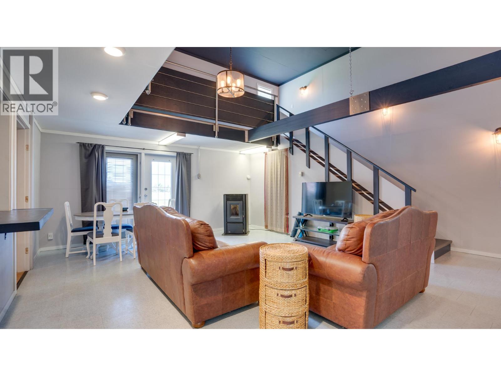 4767 Grandview Flats N Road, Armstrong