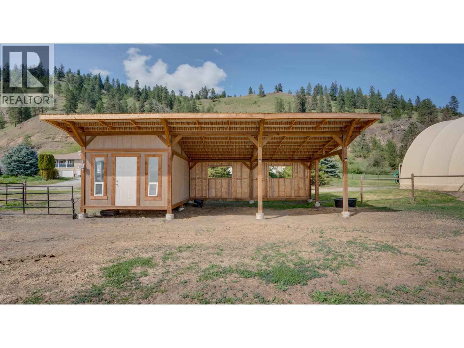 4767 Grandview Flats N Road, Armstrong