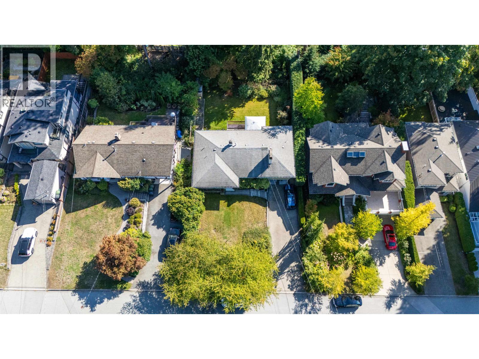 869 CLEMENTS AVENUE, North Vancouver