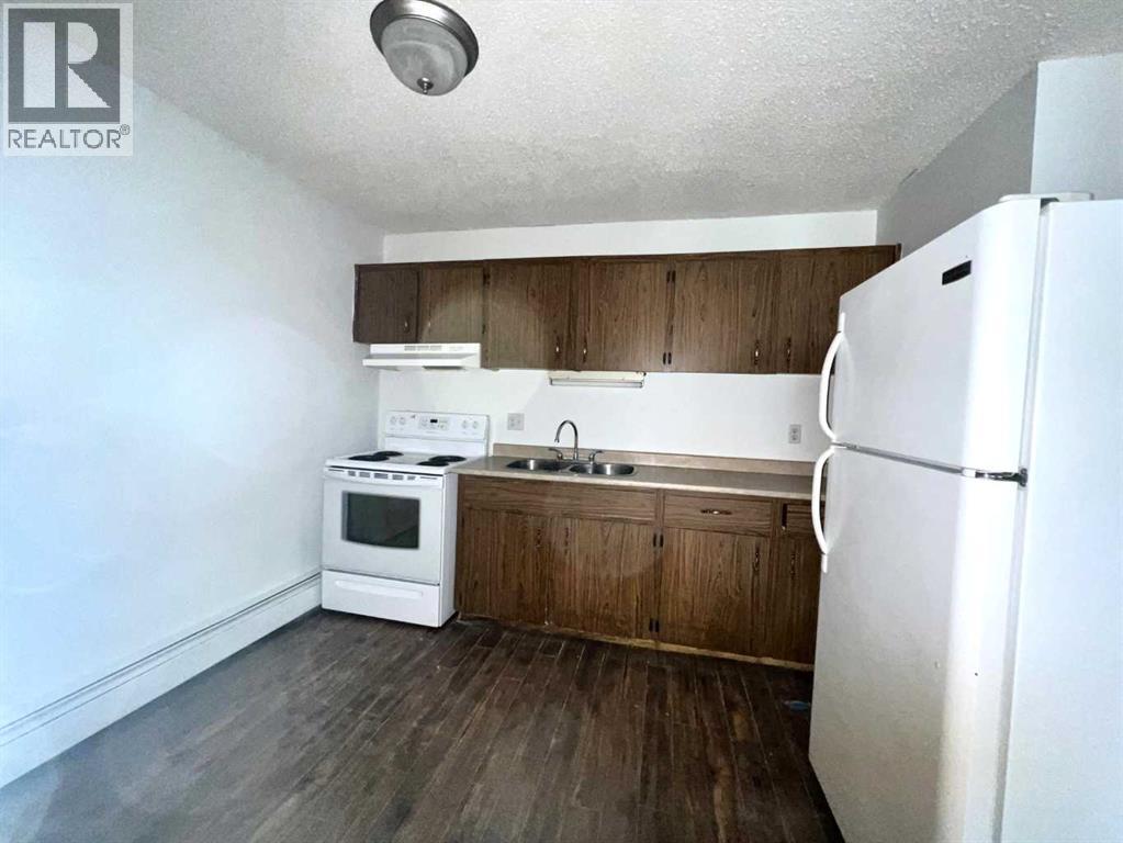 107, 114 Mount Pleasant Drive - Photo 4 of 8, Camrose, Alberta