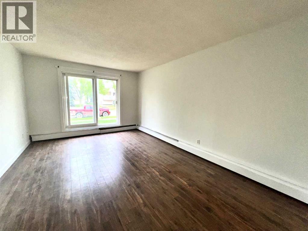 107, 114 Mount Pleasant Drive - Photo 5 of 8, Camrose, Alberta