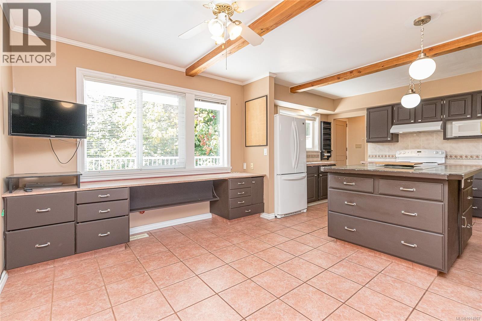 9992 Beach Dr, Chemainus